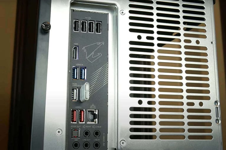 plug the pendrive in motherboard port